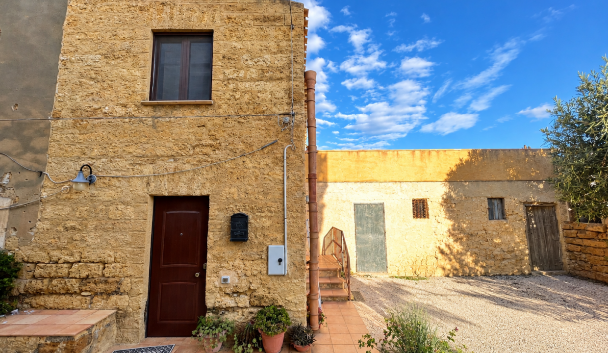 Cortile mediterraneo senza veicoli